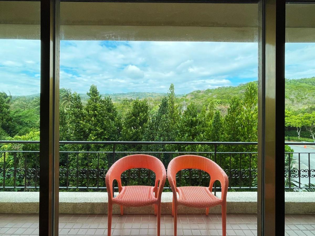 ฮาวาร์ด บีช รีสอร์ท เขิ่นติง ภายนอก รูปภาพ A balcony