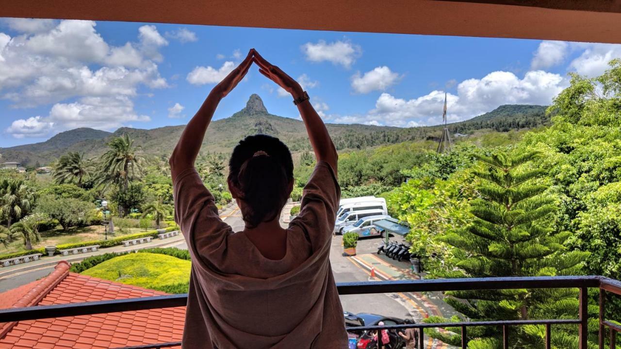 ฮาวาร์ด บีช รีสอร์ท เขิ่นติง ภายนอก รูปภาพ The view of Mount Apo from the Davao City side