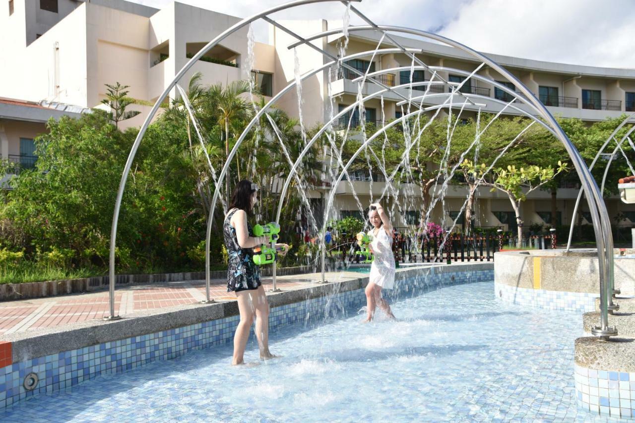 ฮาวาร์ด บีช รีสอร์ท เขิ่นติง ภายนอก รูปภาพ Fountains at the park