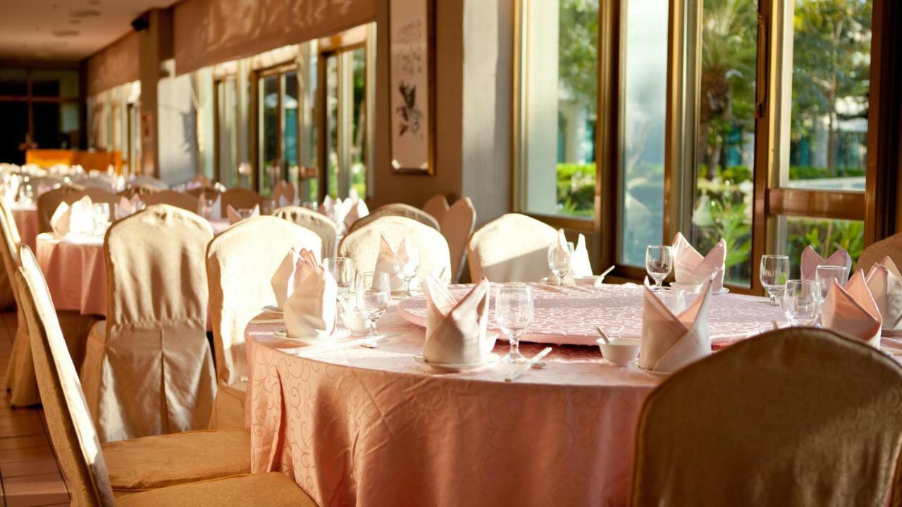 ฮาวาร์ด บีช รีสอร์ท เขิ่นติง ภายนอก รูปภาพ Restaurant interior