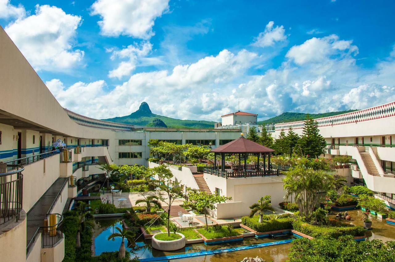 ฮาวาร์ด บีช รีสอร์ท เขิ่นติง ภายนอก รูปภาพ View of the campus